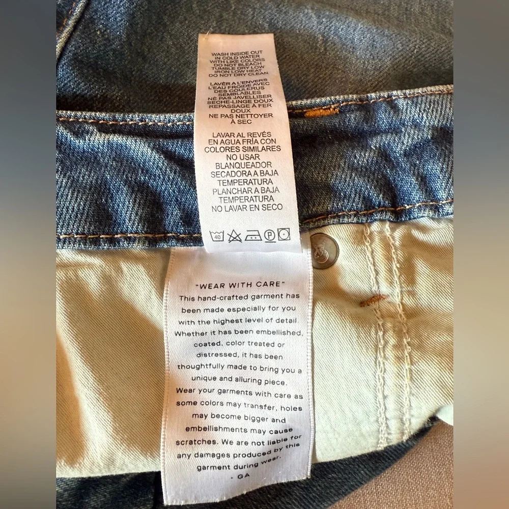 Good American High Waist Split Hem with Cutaway Button Fly Jeans 4/27 - Picture 13 of 15